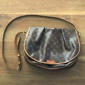 Authentic LOUIS VUITTON handbag (Menilmontant MM)